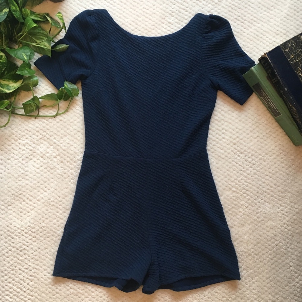 Navy, ribbed puffer sleeve romper
